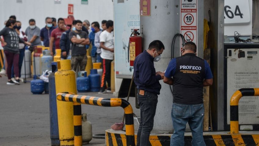 Tras paro de gaseros, automovilistas realizan largas filas para reabastecerse de gas LP