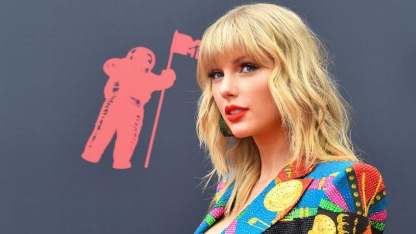 Taylor Swift deja nuevas pistas sobre la regrabación de Red en Twitter