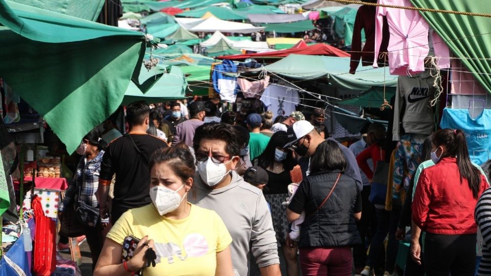 Los tianguis son una de las formas más tradicionales del comercio. Foto: Cuartoscuro