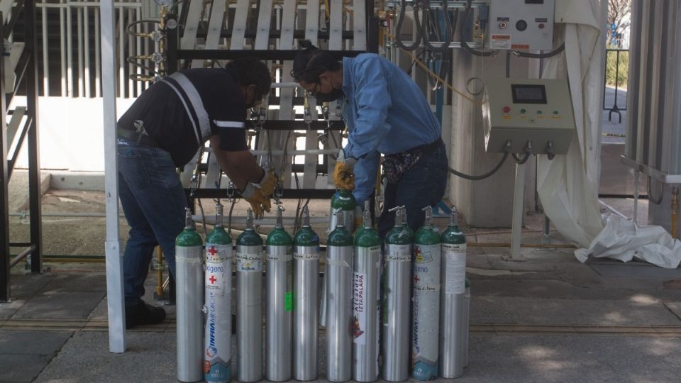 Los tanques de oxígeno se han vuelto un producto de primera necesidad en el contexto de la pandemia. FOTO: Cuartoscuro