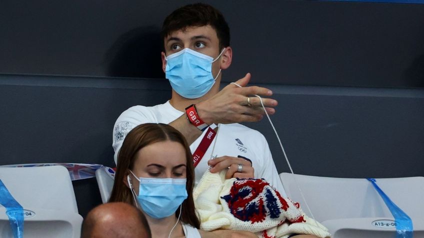 Tom Daley: Así quedó el ingenioso suéter que tejió el atleta en plena final de clavados | FOTO