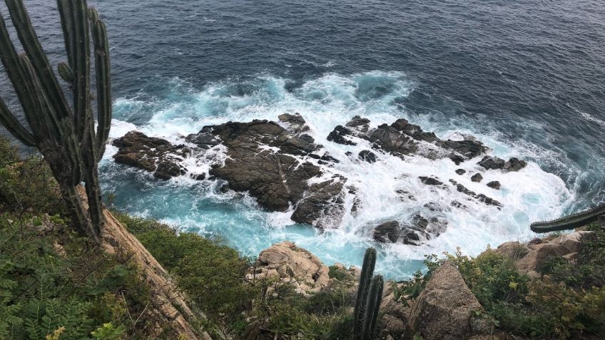 Pese aumento de contagios, Huatulco aún no define cierre de playas