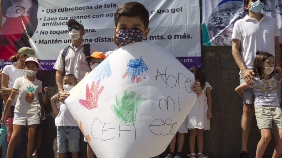 POR CLASES. Protesta de un sector que ya quiere integrarse a su escuela. Foto: Cuartoscuro