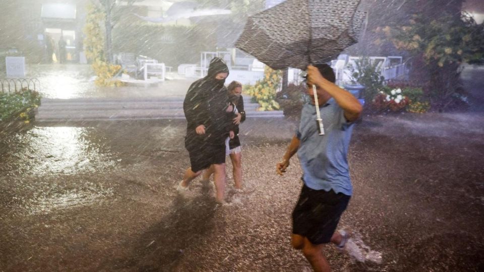 Las autoridades pidieron a las personas mantenerse en sus casas hasta que cese la lluvia. Foto: EFE