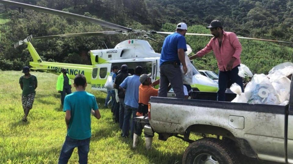 Los paquetes contenían artículos de  primera necesidad, alimentos, agua y medicamentos. FOTO: ESPECIAL