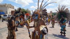 Concheros festejan a la Santa Cruz con danzas en Querétaro