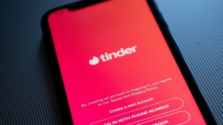 Crea cuenta de Tinder a su novia y se arrepiente tras lluvia de pretendientes