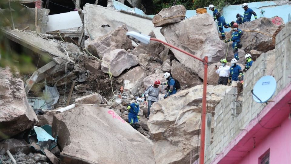 Las hermanas intentaron huir, pero quedaron atrapadas entre los escombros. Foto: Cuartoscuro