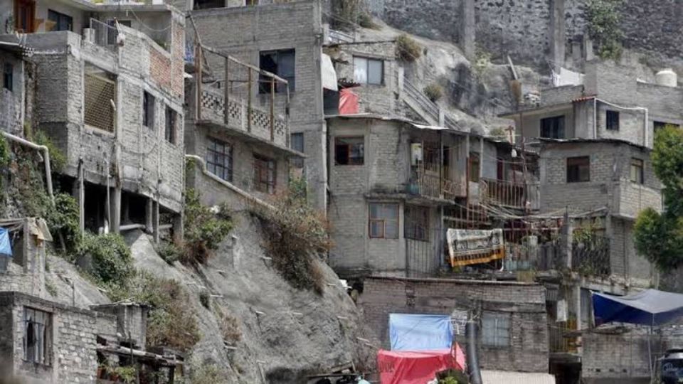 El origen y crecimiento de los asentamientos irregulares es por la falta de opciones habitacionales en la ciudad. Foto: Twitter