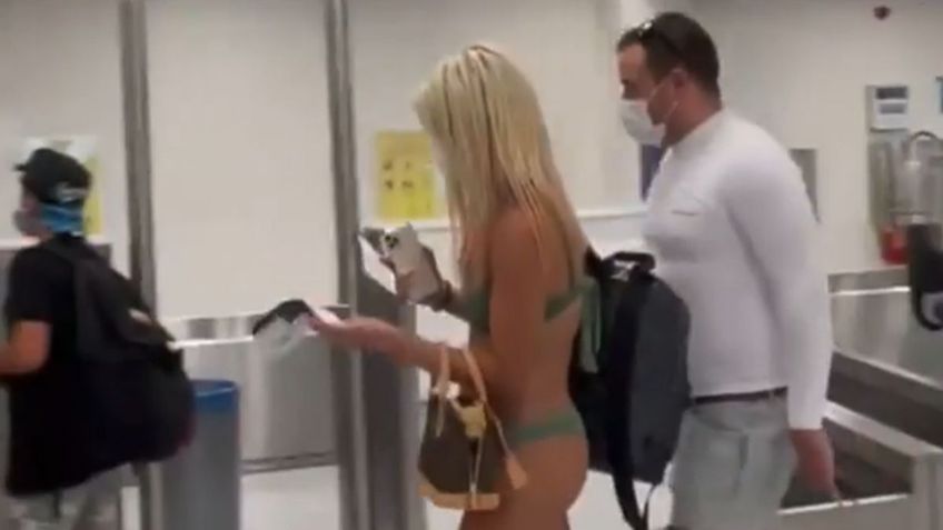 ¿Se le perdió la playa? Mujer aborda avión en bikini y se vuelve viral | VIDEO