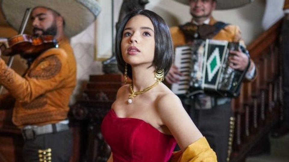 La joven cantante se caracteriza por sus looks muy mexicanos. Foto: Especial