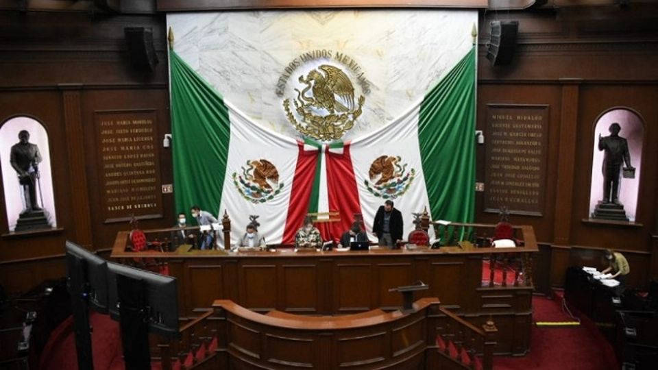 Debido a un plantón, los coordinadores parlamentarios de la nueva legislatura determinaron posponer la sesión para el día de mañana en el Congreso del estado. Foto: Archivo