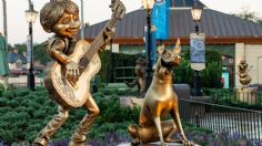 Miguel y Dante, de la cinta COCO, serán esculturas doradas en EPCOT de Disney World