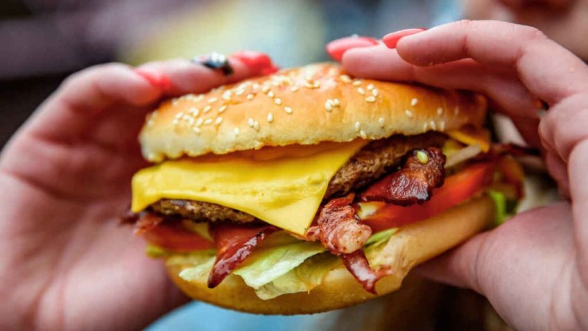 ¡De terror! Mujer compra una hamburguesa y encuentra dedo humano en su interior: FOTO