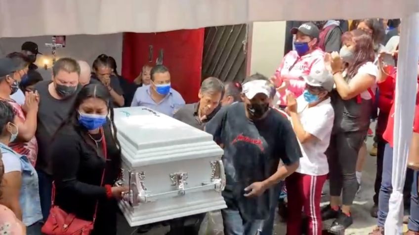 Con aplausos y globos familiares dan último adiós a Mía; hoy será sepultada: VIDEOS