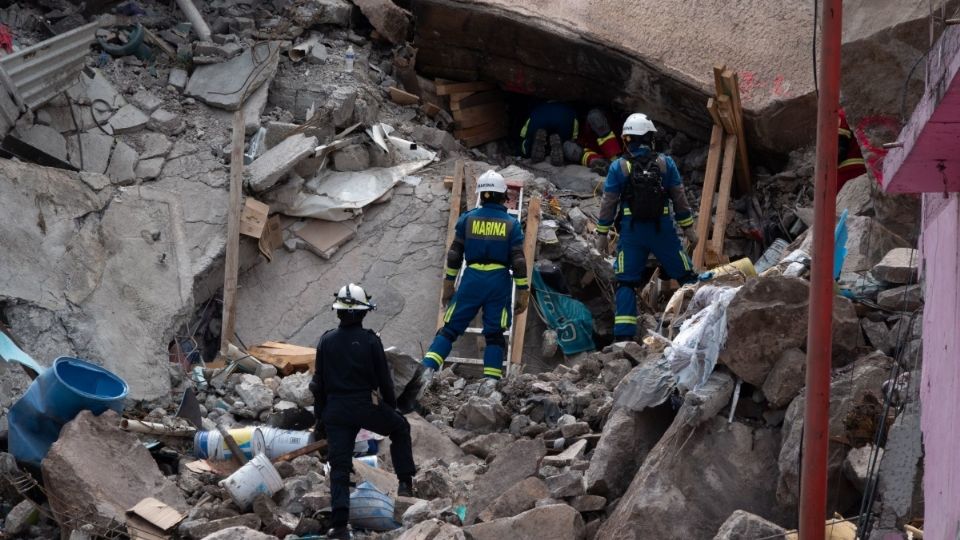 Vecinos de la Zona Cero denunciaron que ya habían alertado a las autoridades de posibles riesgos de derrumbe en la zona. FOTO: Cuartoscuro