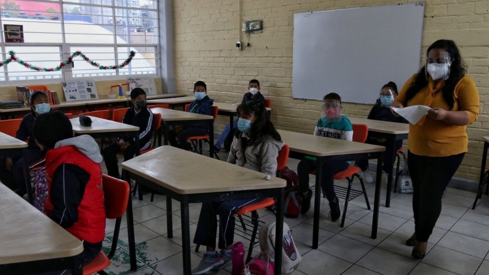 Aprende en Casa es una estrategia que brinda el servicio educativo de tipo básico a través de distintos medios como la televisión, internet, radio y Libros de Texto Gratuitos. FOTO: Cuartoscuro