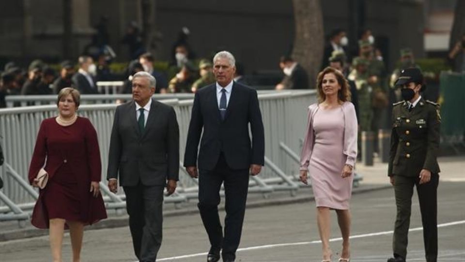 La académica mexicana presenció el desfile en compañía de su esposo, el presidente Andrés Manuel López Obrador (Foto: EFE)