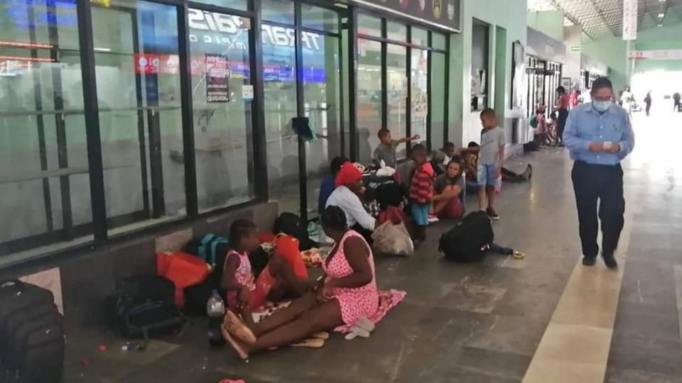 Muchos de los migrantes están llegando a pie por las carreteras Tampico-Valles y Tampico-Tuxpan.