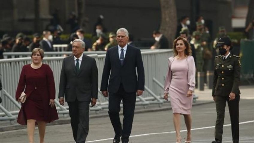 En desfile militar, AMLO pide a Estados Unidos poner fin a "bloqueo" en Cuba