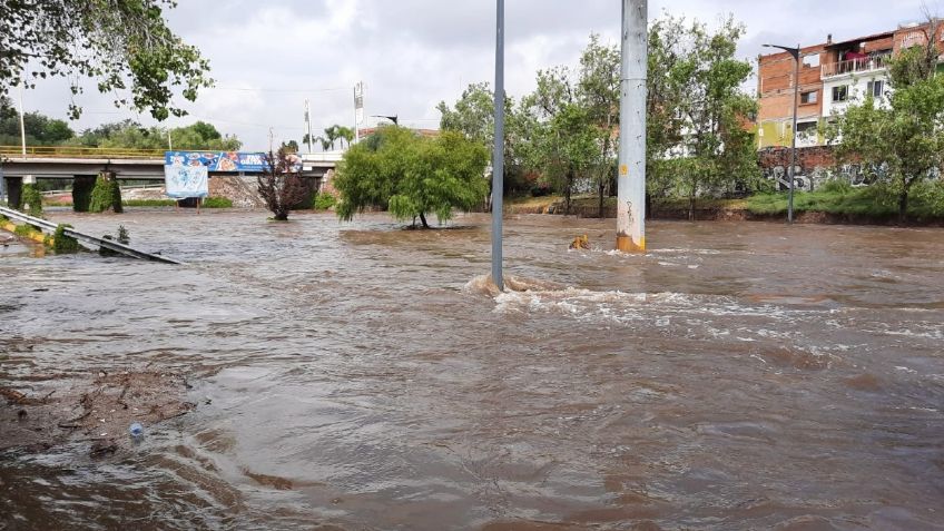 Lluvia y granizo colapsa la zona metropolitana de San Luis Potosí