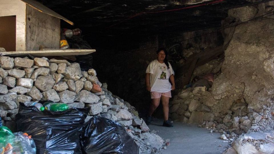 Un edificio de la colonia Roma quedó en ruinas y fue ocupado por varias familias. Foto: Cuartoscuro