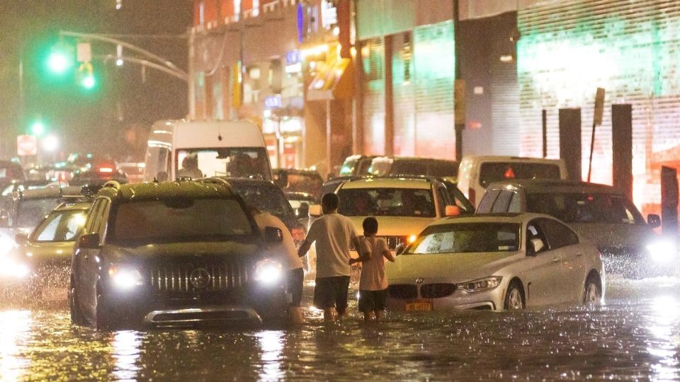 Inundaciones porvocadas por los remanentes de Ida, han dejado varias muertes en el área tri-estatal de Nueva York. Foto: EFE