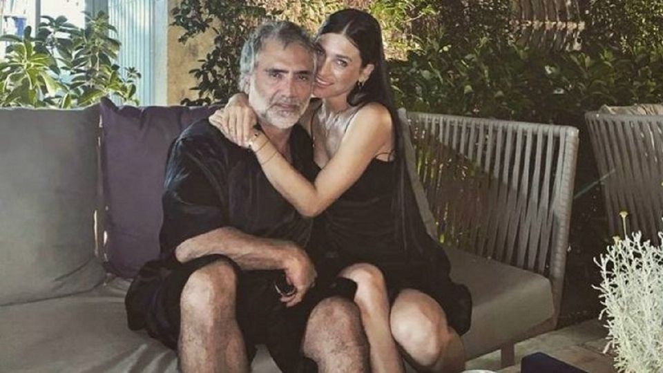 Alejandro Fernández compartió un momento personal con Karla Laveaga, su pareja de más de 7 años. Foto: IG @alexoficial