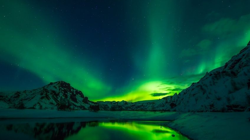 ¡Hermoso espectáculo! Aurora boreal ilumina el cielo del Ártico: VIDEO