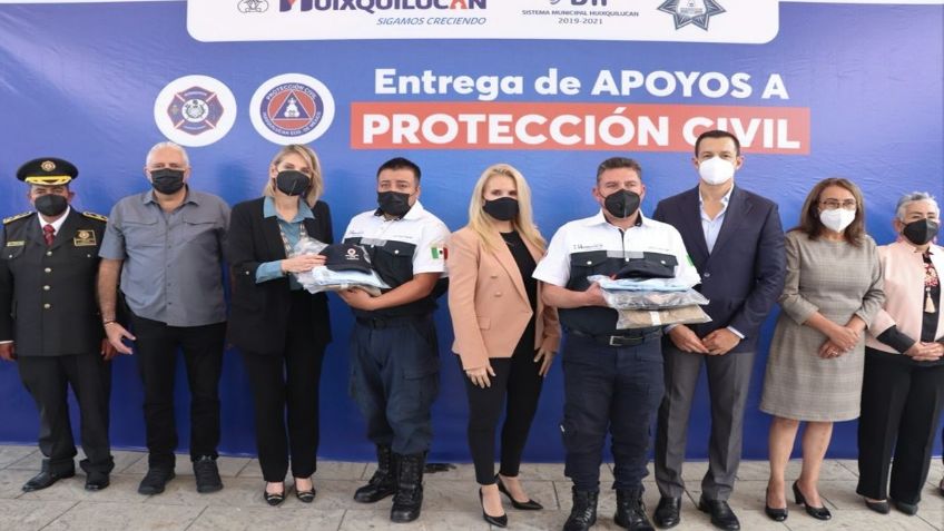 Entregan equipo a elementos de protección civil de Huixquilucan