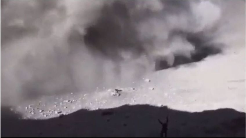 VIDEO | alpinista sube hasta la cima del Popocatépetl y difunde el video frente a la fumarola activa del volcán