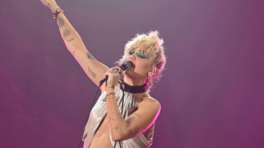 Miley Cyrus sufre ataque de pánico durante uno de sus conciertos en EU | VIDEO