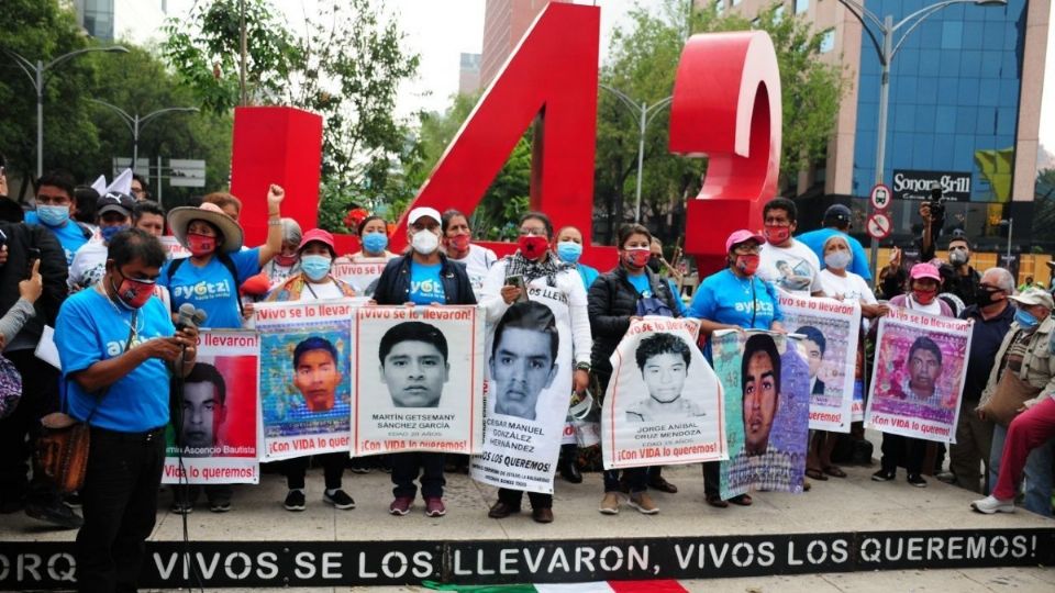 Los padres de los 43 normalistas de Ayotzinapa se reunieron con el presidente López Obrador en Palacio Nacional. Foto: Archivo