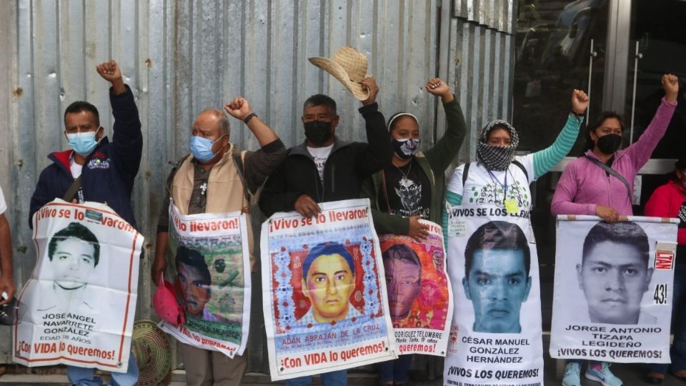 Imagen de los padres de los estudiantes desaparecidos de Ayotzinapa. Foto: Cuartoscuro