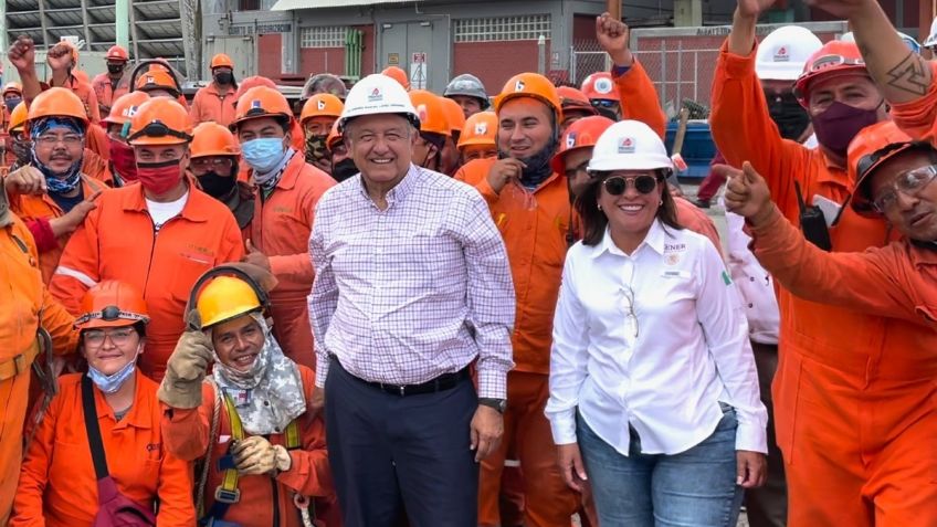 AMLO supervisa modernización de refinería de Cadereyta