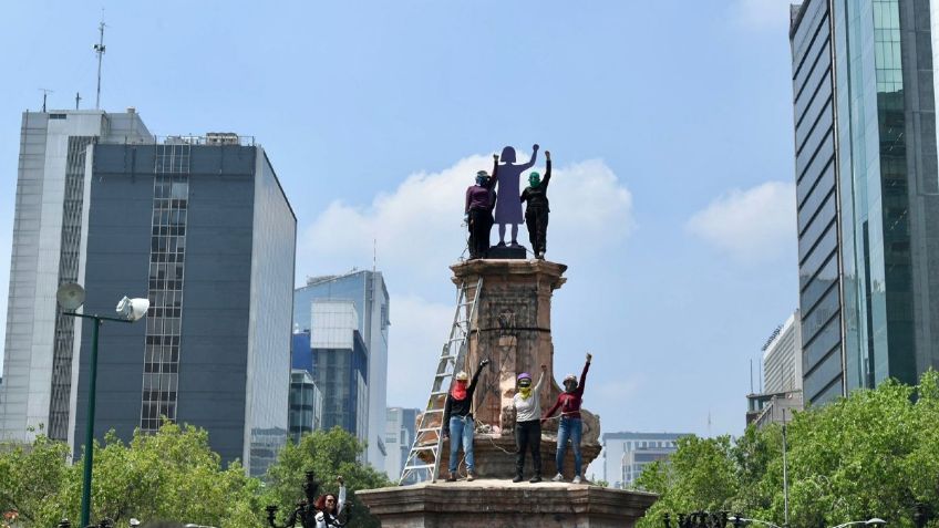 Colectivas feministas instalan "Glorieta de las mujeres que luchan”: FOTOS