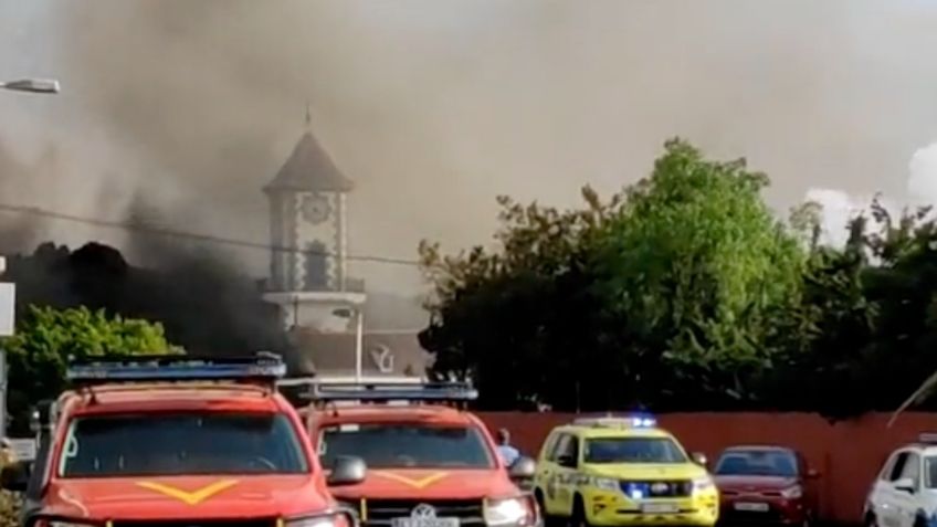 Así COLAPSÓ un campanario al ser alcanzado por la LAVA del volcán de La Palma: VIDEO