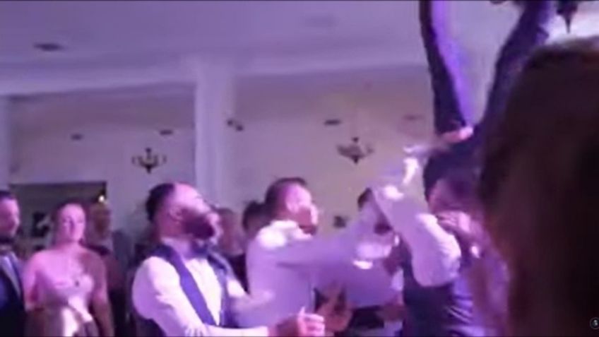 Amigos lanzan y dejan caer a novio en su boda como broma; le provocan daño vertebral | VIDEO