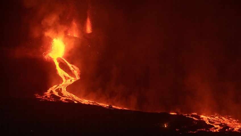 Lava del VOLCÁN de la isla La Palma en España llega al mar y así de impresionante se ve | VIDEO