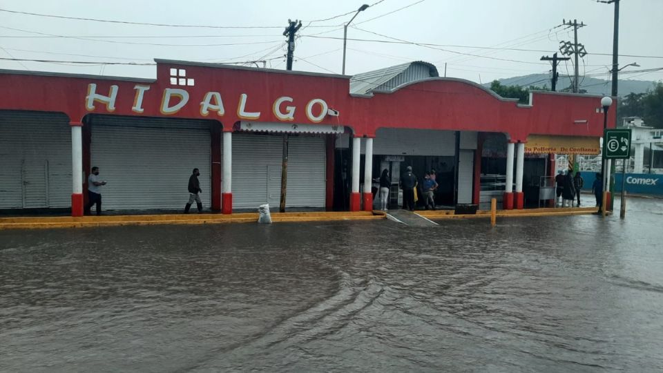 Se reportaron encharcamiento en calles del centro como 5 de Febrero, 5 de Mayo, 16 de septiembre, Xicoténcatl y Leandro Valle. Foto: Twitter @puntoporpuntomx