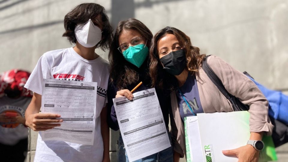 Vacunación a menores de 18 años. Foto: Gerardo García