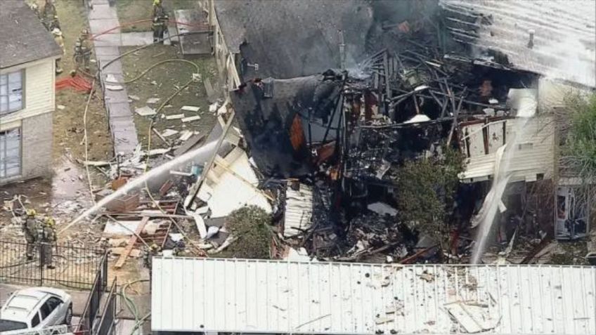 Al menos 7 heridos deja colapso de un edificio de apartamentos en Texas, EU: VIDEO