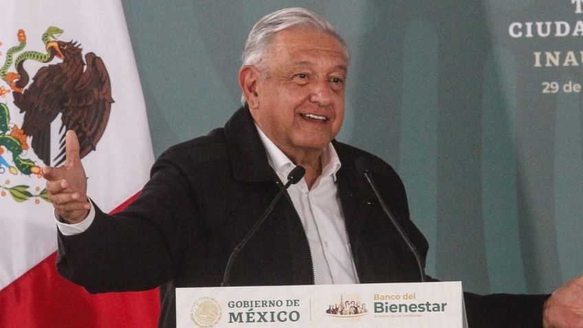 Citadinos aprovechan gira de AMLO por la CDMX para pedir ayuda 