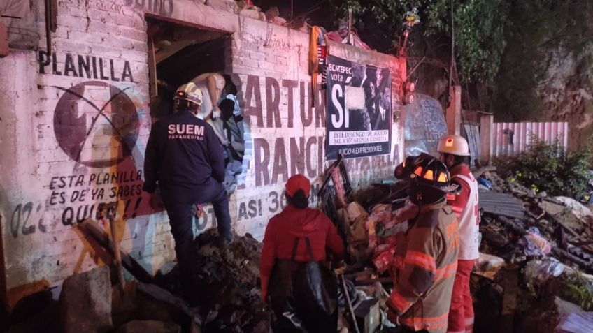 Derrumbe en cerro de Ecatepec: Bomberos rescatan a un hombre de 67 años