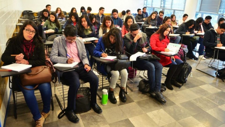 Estudiantes en la Ciudad de Méxco toman clase. Foto: Cuartoscuro