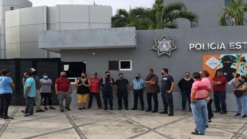 Policías estatales de Colima protestan por retraso en sus quincenas