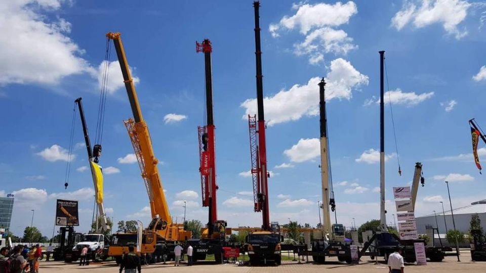 Obras del gobierno federal otorgan 12 mil empleos a grúas industriales (Foto: Especial)