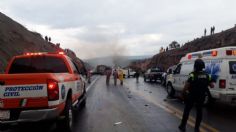 Accidente en carretera Silao-San Felipe deja dos 2 muertos y 2 tráileres quemados: FOTOS + VIDEO