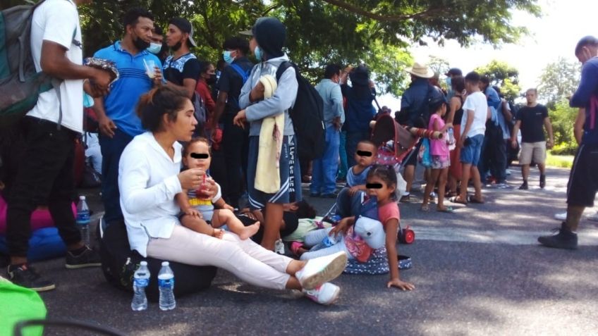 Sale "Caravana Madre" de migrantes extracontinentales desde Tapachula, Chiapas