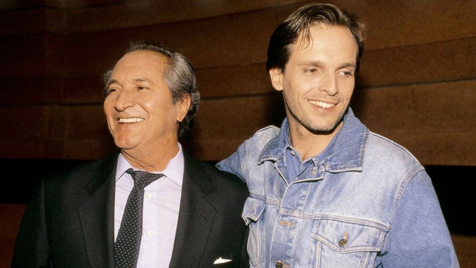 Miguel Bosé a lado de su padre Luis Miguel Dominguín en la década de los años 90